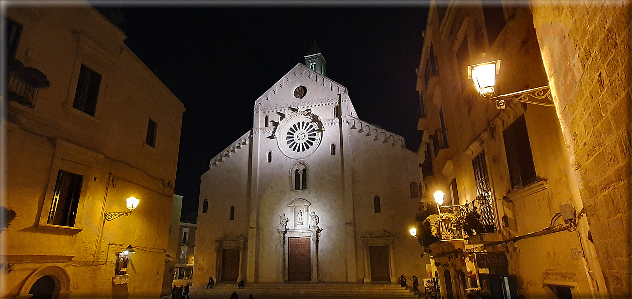 foto Bari di notte